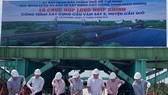 Lễ hợp long cầu Vàm Sát 2 ở huyện Cần Giờ. Ảnh: Báo Giao thông