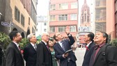 Đồng chí Phan Nguyễn Như Khuê và đoàn ĐBQH TPHCM tìm hiểu thực tế cách phát triển và giữ gìn bản sắc ở Frankfurt - Đức