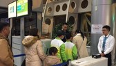 Passengers queuing at Đà Nẵng International Airport. — Photo VNA