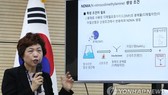 Kim Na-kyung, an official of the Ministry of Food and Drug Safety, explains the ministry's probe into valsartan on Aug. 6, 2018. (Yonhap)