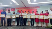 Khen thưởng 99 tập thể, cá nhân điển hình trong học và làm theo Bác