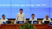 Chủ tịch UBND TPHCM Nguyễn Thành Phong phát biểu tại cuộc họp. Ảnh: VIỆT DŨNG