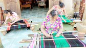 Giữ hồn thổ cẩm Tây Nguyên