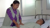 Mẹ bệnh tật nuôi con suy thận mãn