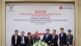 Lễ ký kết thành lập liên doanh đóng gói và sản xuất pin theo tiêu chuẩn quốc tế giữa VinFast và LG Chem
