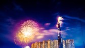 Choáng ngợp màn pháo hoa mãn nhãn từ tòa tháp cao nhất Đông Nam Á