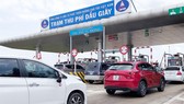 Trạm thu phí bủa vây