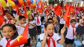 Học sinh phổ thông tựu trường vào ngày 19-8