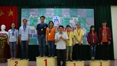 Trao thưởng đôi nam-nữ cờ tiêu chuẩn
