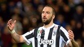 Gonzalo Higuain vẫn chưa đến được Chelsea.