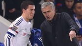 Eden Hazard và HLV Jose Mourinho.