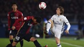 Luka Modric (phải, Real Madrid) trong trận chung kết 2016 với Kashima