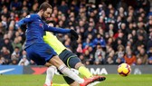 Gonzalo Higuain mở tỷ số cho Chelsea.