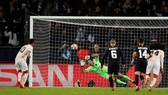 Neymar sẽ bị treo giò vì gọi quả 11m của Man United là “ô nhục”