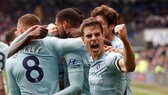 Azpilicueta gỡ hòa trong thế việt vị ở phút 84