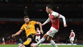 Mesut Oezil saẽ tỏa sáng trước những đối thủ giàu kỹ thuật như Wolves