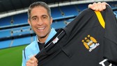 Cựu sao Man City làm tân HLV trưởng Lyon