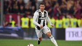 Sarri hứa giúp Ronaldo phá kỷ lục ghi bàn Serie A
