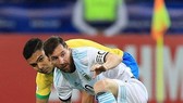 Casemiro nhận nhiệm vụ chăm sóc Messi