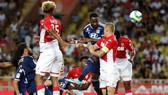Sylvinho hài lòng, Leonardo Jardim lo lắng