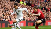 Lindelof bám sát mũi nhọn Wolves.
