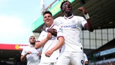 Mason Mount và Tammy Abraham ghi chiến thắng đầu tiên
