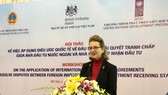 Bà Caitlin Weisen, Quyền Đại diện thường trú của UNDP tại Việt Nam phát biểu tại hội thảo