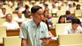 ĐB Nguyễn Mai Bộ (An Giang) tiếp tục “truy vấn” về việc Thanh tra Bộ đã chuyển cho cơ quan điều tra hình sự xử lý về tội lạm dụng tín dụng quỹ bảo trì tòa chung cư hay chưa. Ảnh: VIẾT CHUNG