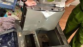 Công an khám nghiệm 1 vụ trộm trước đó. Ảnh: ĐAN NGUYÊN