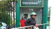 Hiện trường vụ cuớp tại trụ ATM Vietcombank. Ảnh: ĐAN NGUYÊN