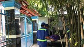 Thi thể nạn nhân ở hiện trường. Ảnh: ĐAN NGUYÊN
