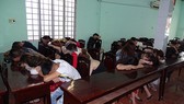 Nhóm dân chơi tại cơ quan công an