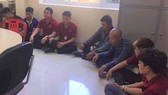 Nhóm đối tượng tại cơ quan công an. Ảnh: P.T.