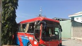 Xe ô tô khách biển kiểm soát 72B-019.34 gây tai nạn trên tuyến Quốc lộ 51 khiến 21 hành khách trên xe bị thương tại Bà Rịa-Vũng Tàu tối 2-2. Ảnh: TTXVN