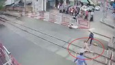 Lãnh đạo đường sắt khen ngợi 2 nữ nhân viên cứu bà cụ thoát chết khi cố tình vượt rào chắn