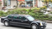 VIDEO:Cận cảnh “quái thú” của Tổng thống Trump lướt bánh trên phố Hà Nội
