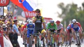Dylan Groenewegen ở đích đến chặng 7