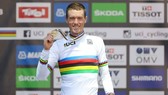 Rohan Dennis lần đầu tiên giành ngôi VĐTG