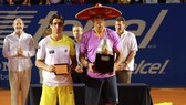 Rafael Nadal (phải) vô địch Mexican Open 2013