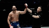 Michel Pereira đang thống trị ở Road FC