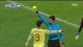 Falcao nhận thẻ vàng vì hành động xấu xí