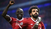 Chờ xem một màn trình diễn nữa của Mo Salah (phải) ở thành Rome.