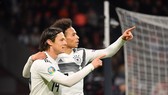 Leroy Sane và Nico Schulz