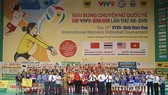 Quang cảnh trao giải vô địch cho đội Tứ Xuyên (Trung Quốc). Ảnh: DŨNG PHƯƠNG