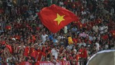 CĐV Việt Nam đồng hành cùng đội nhà. Ảnh: QUANG LONG