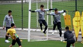 Văn Lâm và Tiến Dũng cùng "bay" đến đội bóng mới sau Asian Cup 2019. Ảnh: MINH HOÀNG
