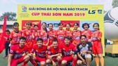 Đội nam, nữ báo SGGP tham dự giải. Ảnh: NGUYỄN HOÀNG