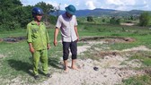 Nhà máy mì để cát lấp đất ruộng của dân