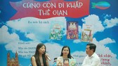 Nhà văn Dương Thụy (giữa) trong buổi ra mắt sách tại Đường sách TPHCM