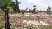 Một số hạng mục được cho là xây dựng trên đất “lấn chiếm” được phá bỏ sau khi báo chí phản ánh